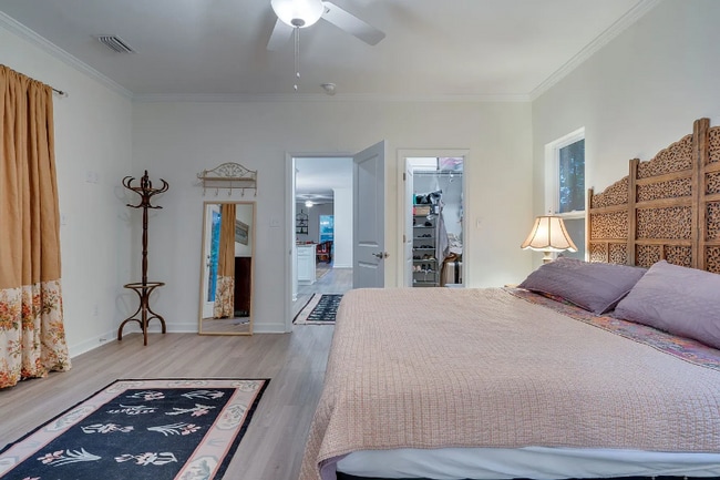 Building Photo - 624 W 7th Ave