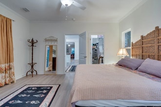 Building Photo - 624 W 7th Ave