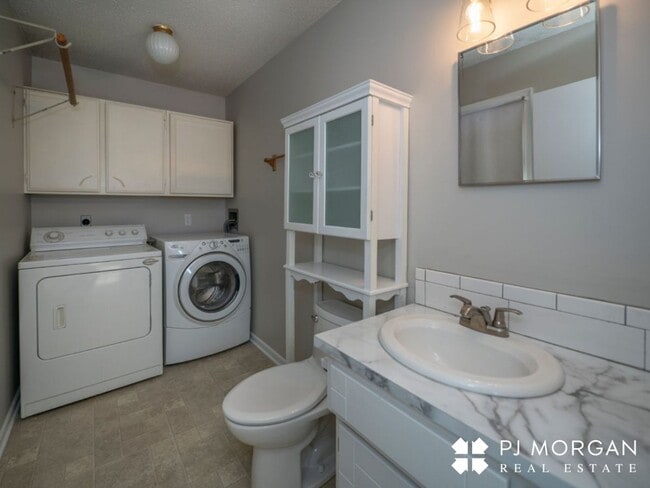 Foto del edificio - 2155 N 124th Ave Cir