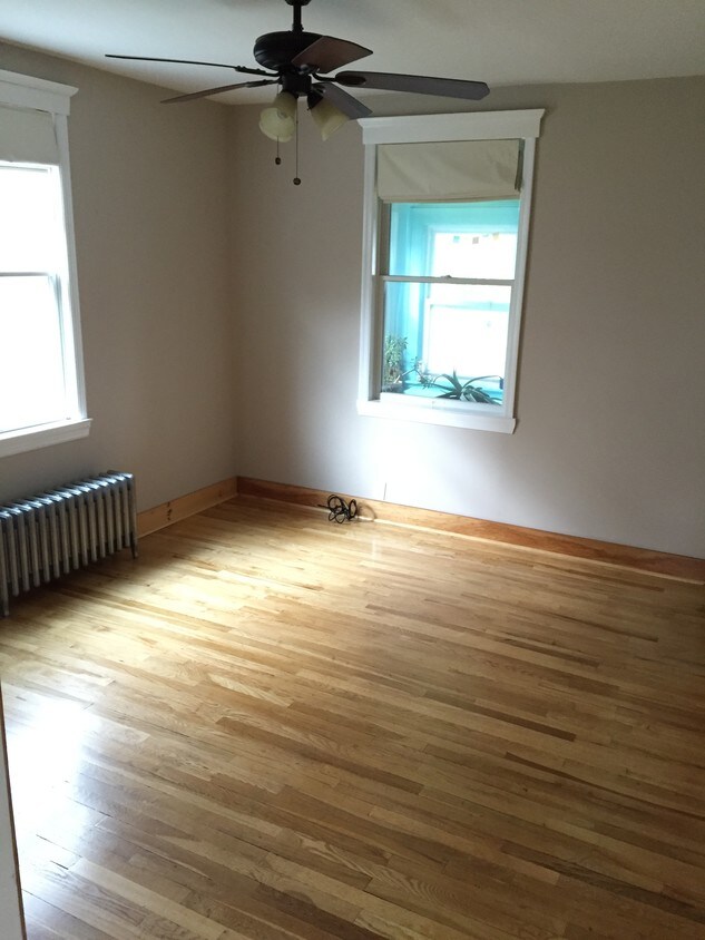 Living Room - 88 Thompson St