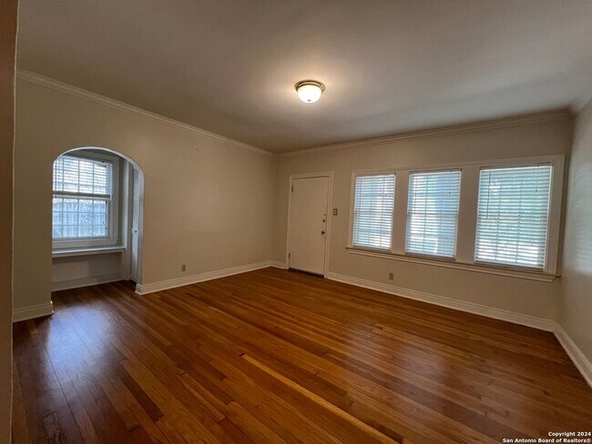 Foto del edificio - 308 E Rosewood Ave