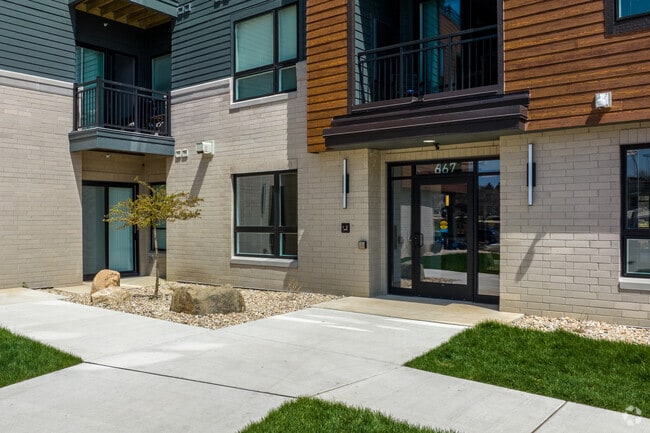 Foto del edificio - Oak Ridge at University Park Senior Apartm...