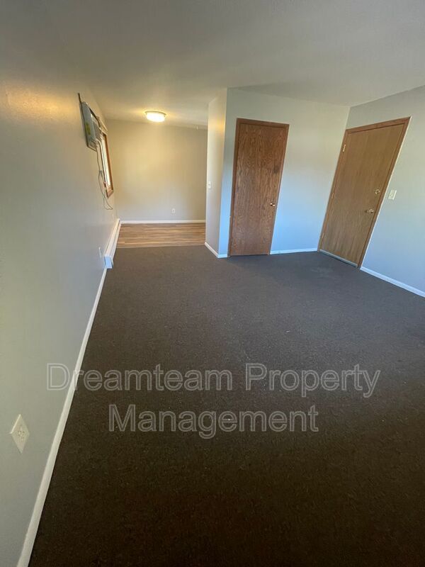 Building Photo - 2122 Belmont Ln