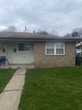 Building Photo - 817 7th Ave