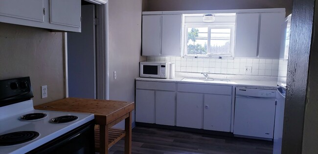 Building Photo - Adorable 3 bedroom 1 bath located in cheney