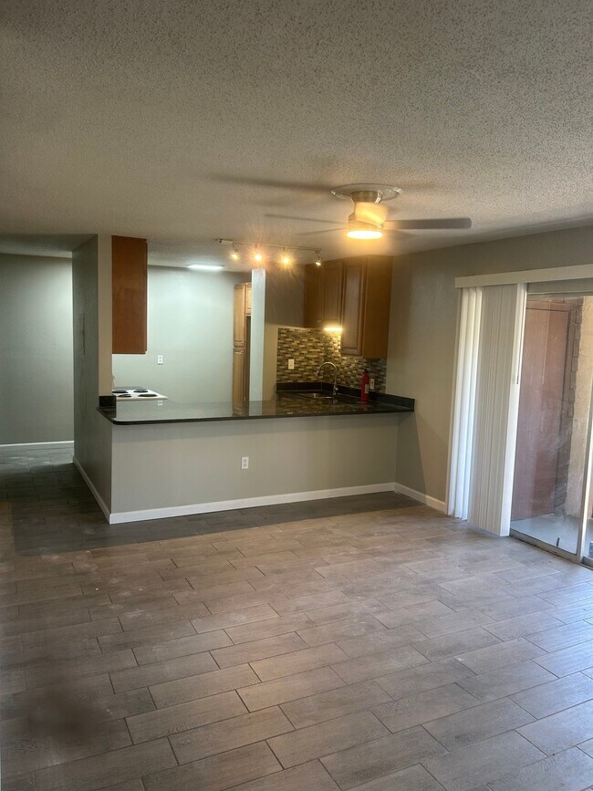 Building Photo - 401 Marshall Ct