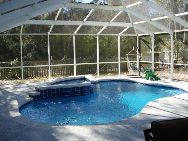 Foto del edificio - 4 Bedroom, 2 Bath Pool Home in Union Squar...