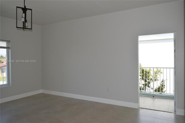 Building Photo - 435 SW 78th Ct