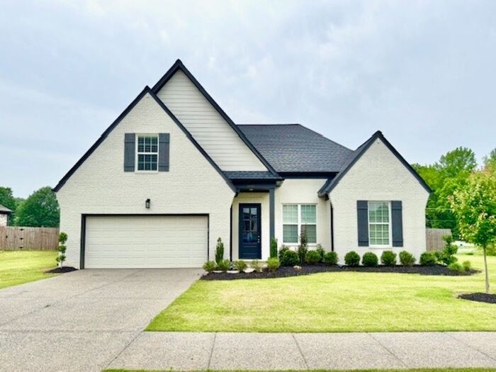 Foto principal - Now Leasing a 5-bedroom 3 bath home in Hor...