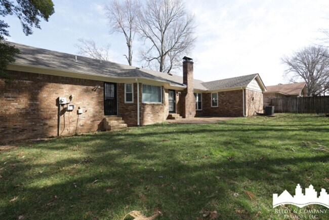 Building Photo - 5853 Fox Lair Ave