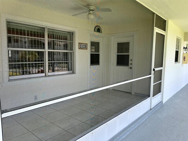 Foto del edificio - 581 Blue Heron Dr