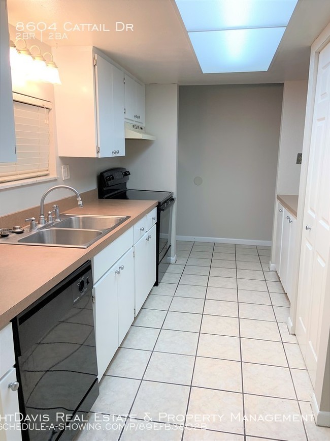 Building Photo - Adorable 2BD/1.5BA condo in Meadowood!