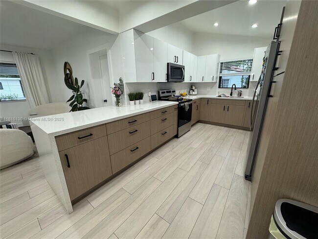 Foto del edificio - 1711 SW 16th St