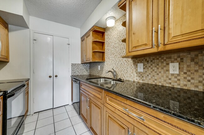 Building Photo - Cozy 2 bedroom 1 bath condo in Dallas area