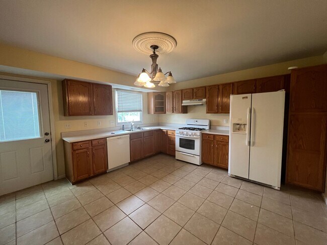 Foto del edificio - CHATHAM 2BEDROOM 1.5 BATH CONDO