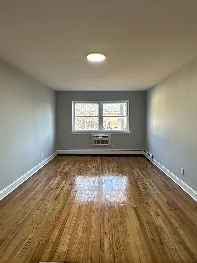 Building Photo - 405 Grove St