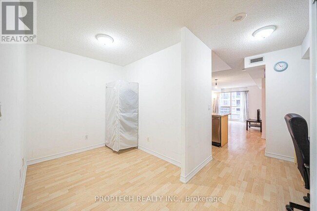 Building Photo - 761 Bay St.