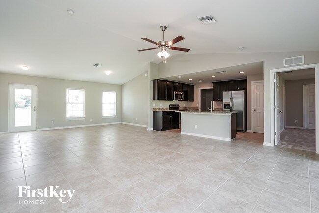 Building Photo - 609 SW 13th Terrace