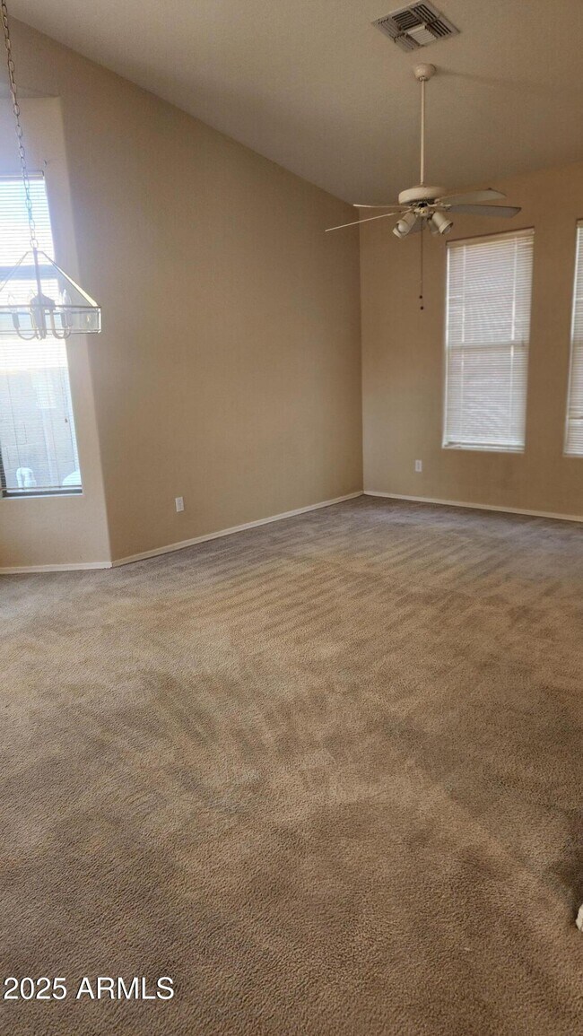 Foto del edificio - 15081 W Fillmore St