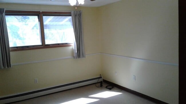 Building Photo - 2432 Rhonda Dr