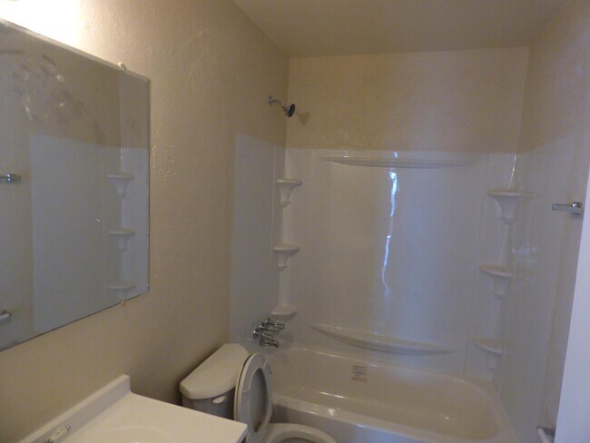 Foto del edificio - 6132 Hidden Oaks St