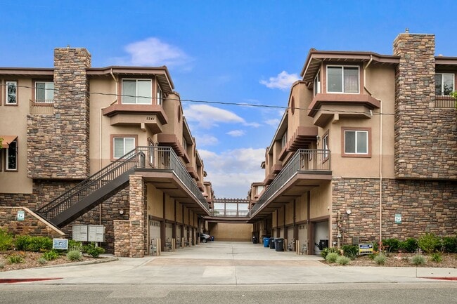 Building Photo - 5241 Colodny Dr