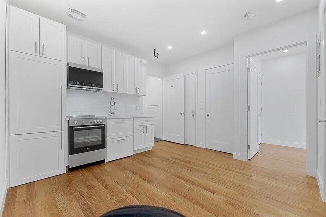 Building Photo - 210 East 31st Street