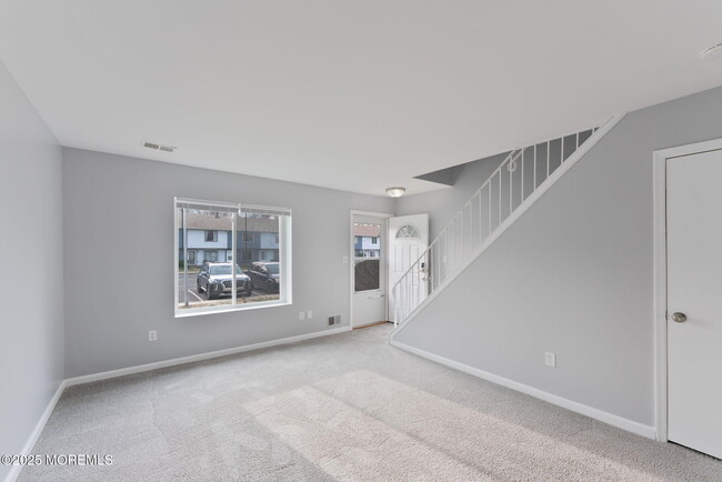 Foto del edificio - 105 Creek Rd