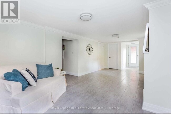 Photo du bâtiment - 669 Indian Rd