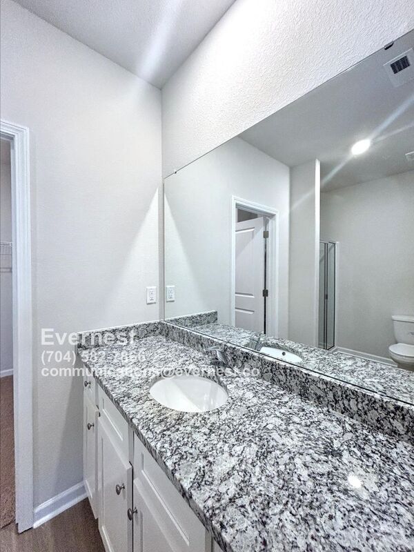 Foto del edificio - 124 Lightning Dr