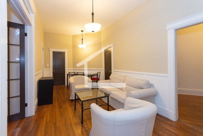 Foto del edificio - Top floor unit, Huge, 3 bedroom unit with ...