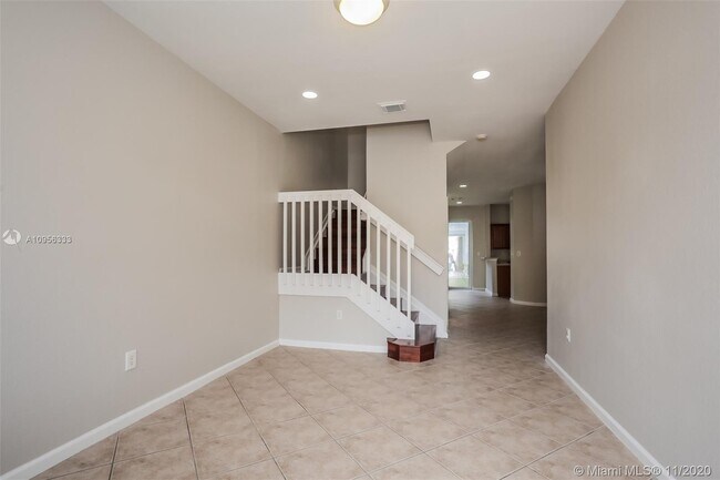 Foto del edificio - 21427 NW 13th Ct