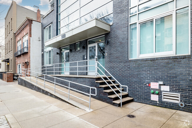 Building Photo - 152 Withers St