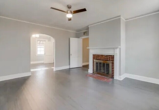 Building Photo - 613 Joan St