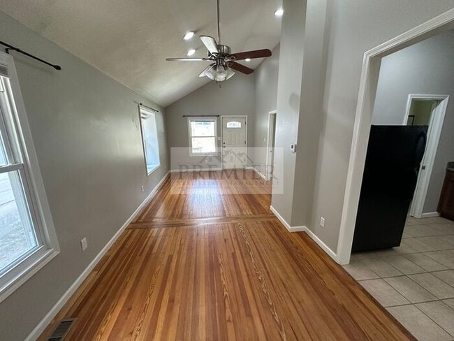 Foto del edificio - 4621 Terrace St