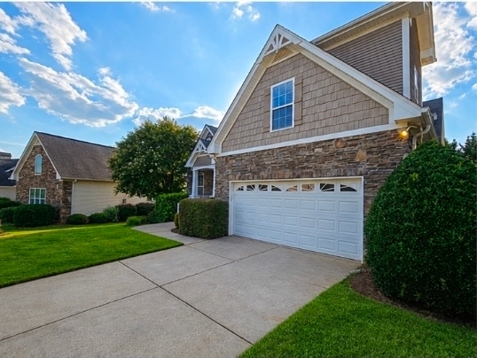 Building Photo - 212 Medford Dr