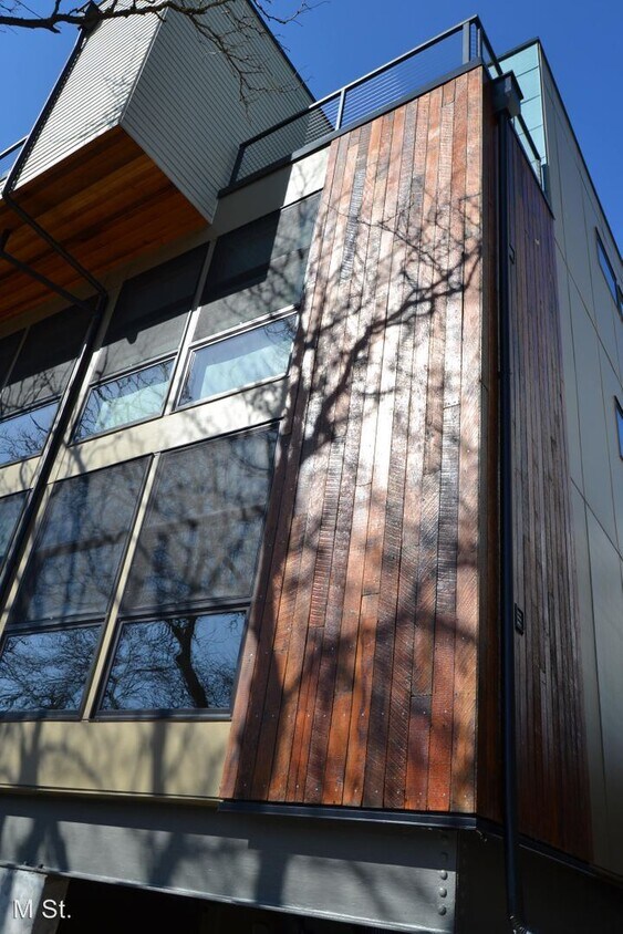 Primary Photo - 221 23rd Ave E