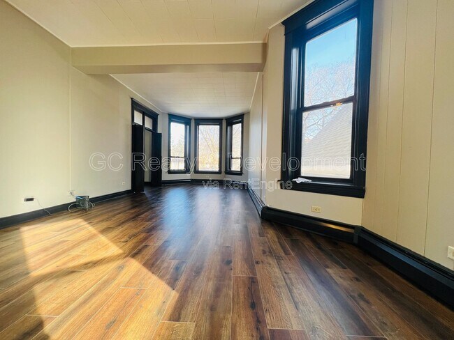 Foto del edificio - 3408 N Greenview Ave