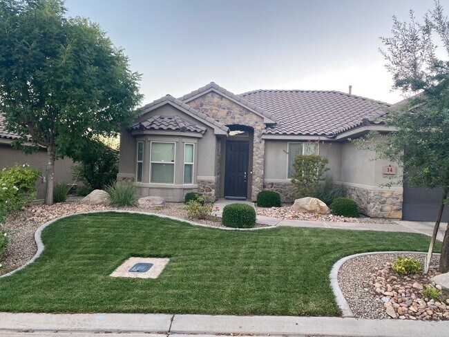 Building Photo - Recently Updated home in quite neighborhoo...