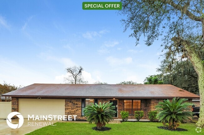 Building Photo - 6353 Tree Top Cir W