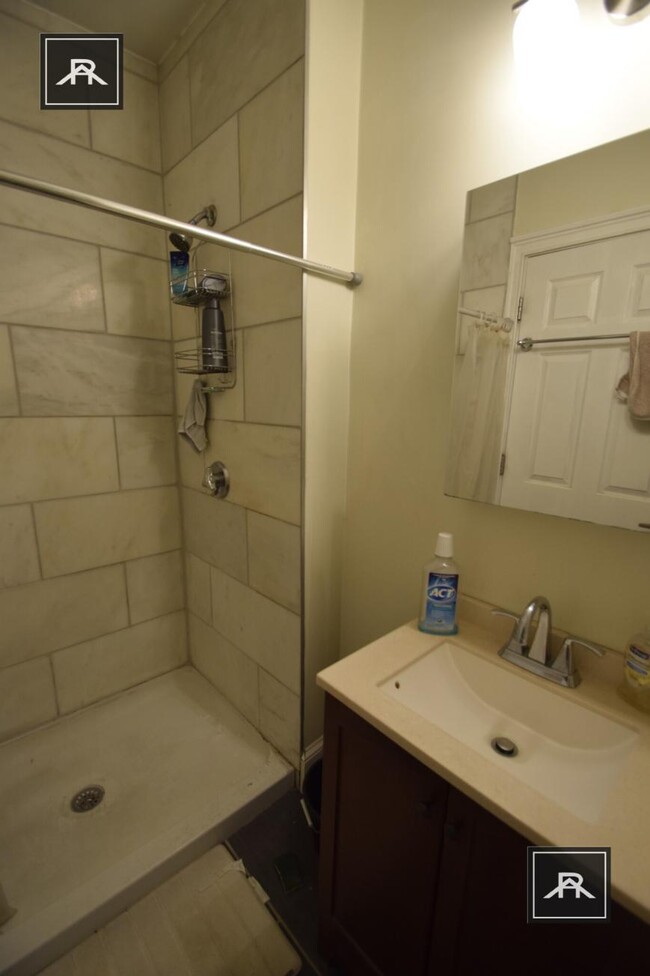Foto del edificio - 3 bedroom in Medford MA 02155