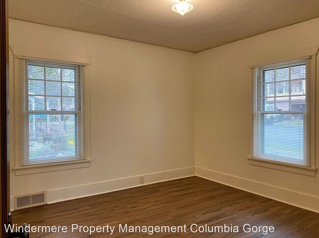 Foto del edificio - 2 br, 1 bath House - 119 W 11th St