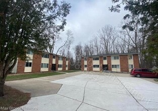 Building Photo - 421 Longview St