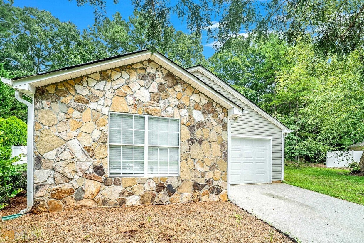 Primary Photo - 1329 Creek View Dr