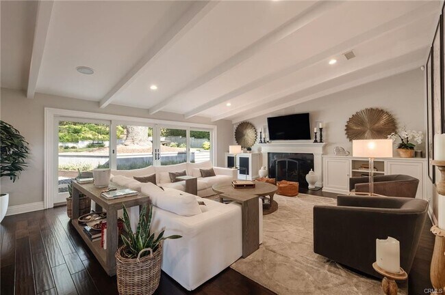 Foto del edificio - 5433 Castle Knoll Rd