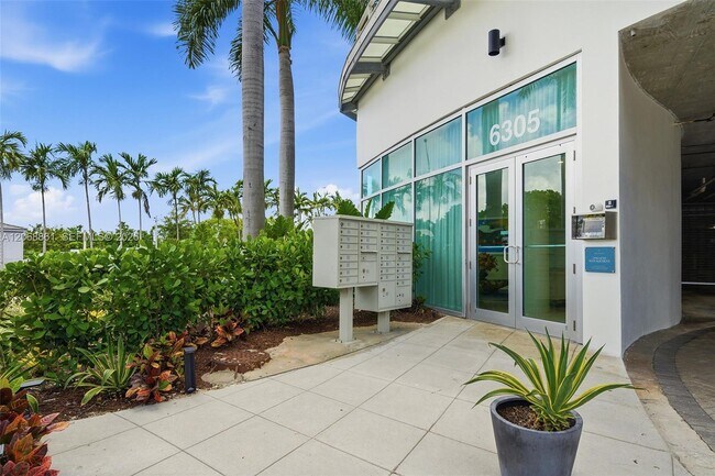 Foto del edificio - 6305 Indian Creek Dr
