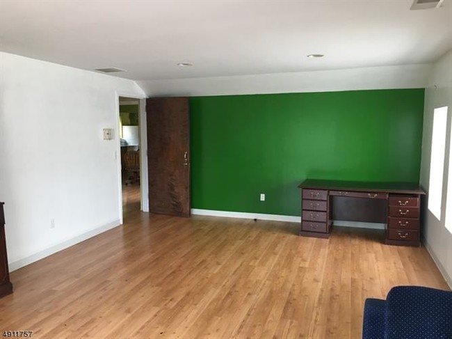 Foto del edificio - 46-48 W Somerset St