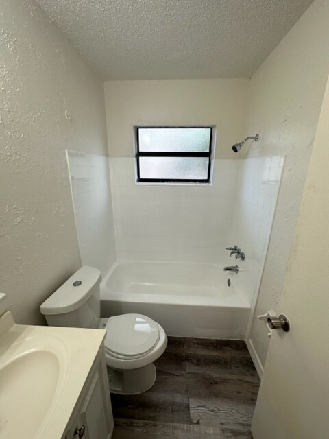Building Photo - 10118 N Lantana Ave