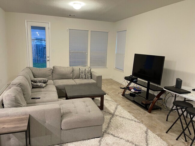 Foto del edificio - 4802 Greenfield Springs Ln