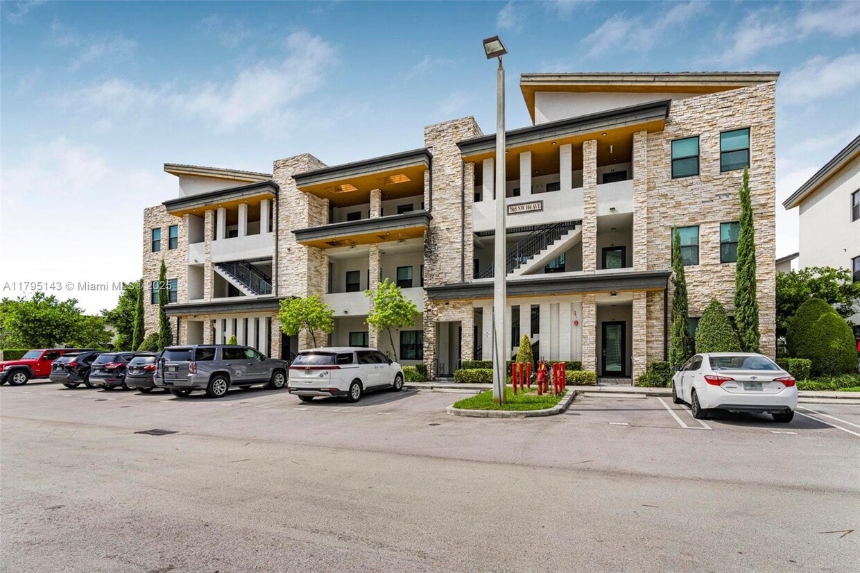 Primary Photo - 7865 NW 104th Ave